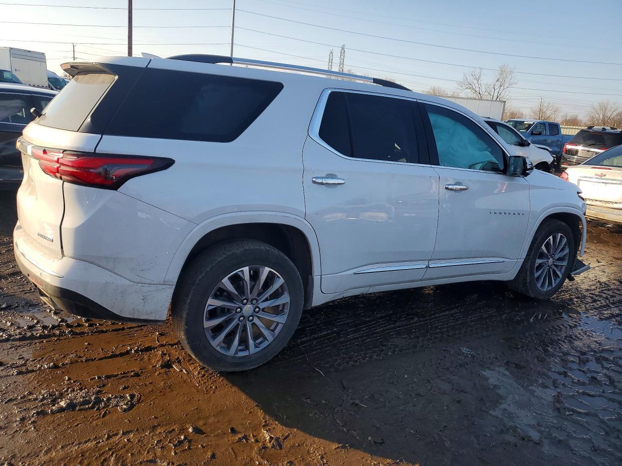 2022 Chevrolet Traverse Premier - Фото 3