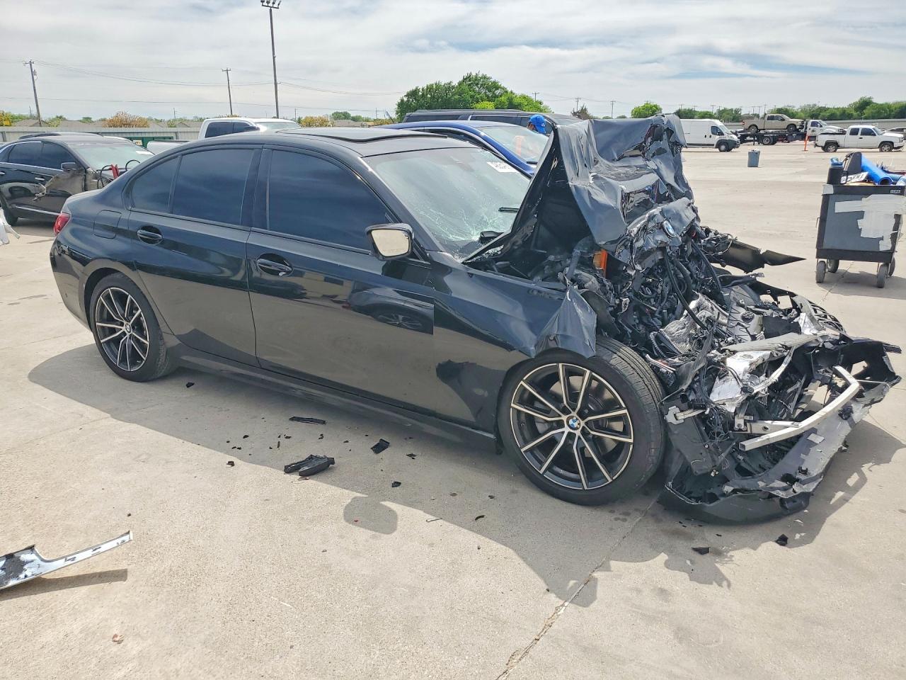 2022 BMW 330I - Фото 4