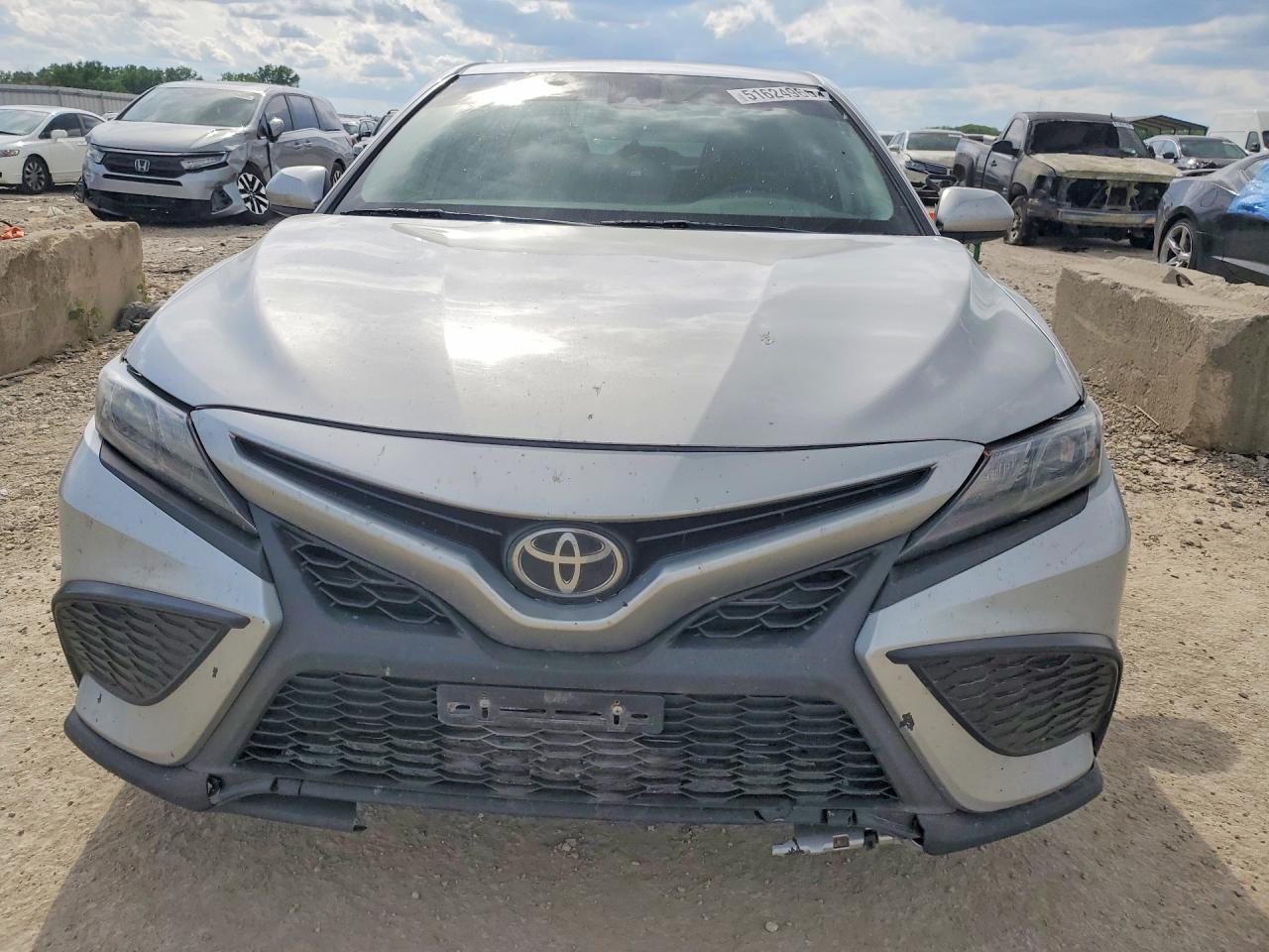 2021 Toyota Camry Se - Image 5