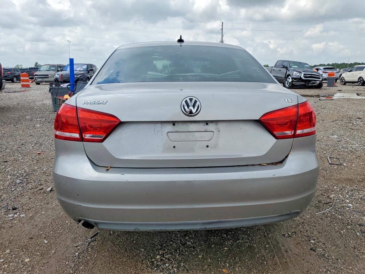 2014 Volkswagen Passat S - Фото 6