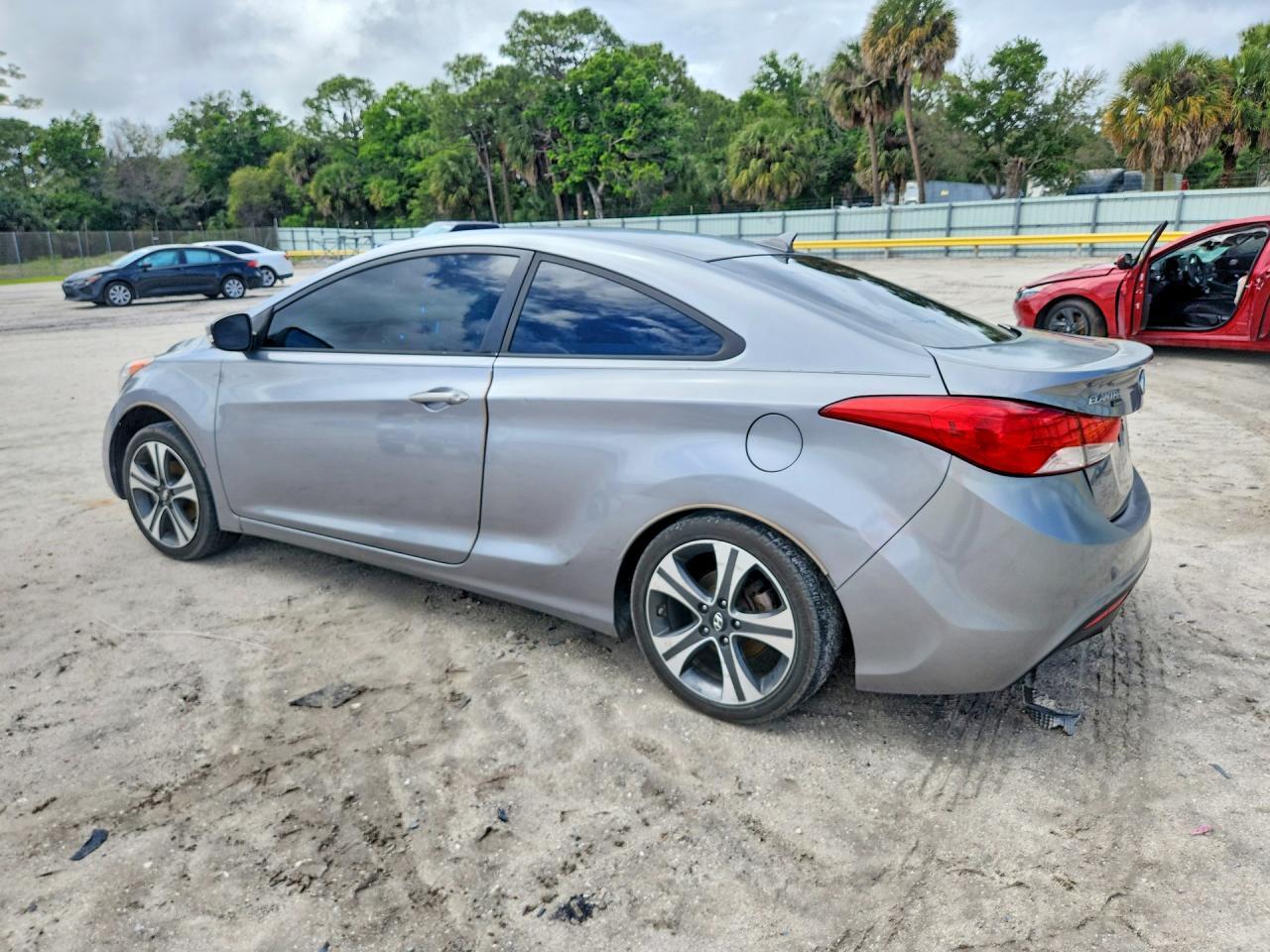 2013 Hyundai Elantra Coupe Se - Image 2