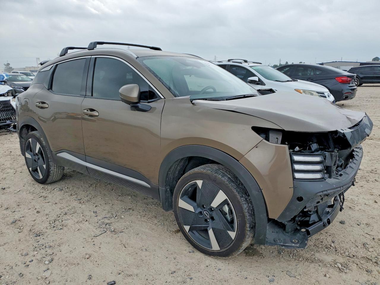 2025 Nissan Kicks Sr - Image 4