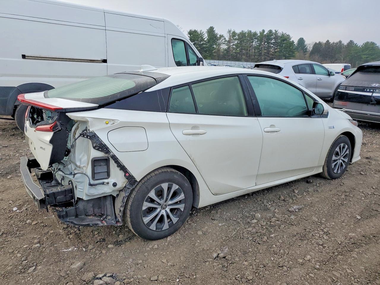 2020 Toyota Prius Prime Le - Фото 3