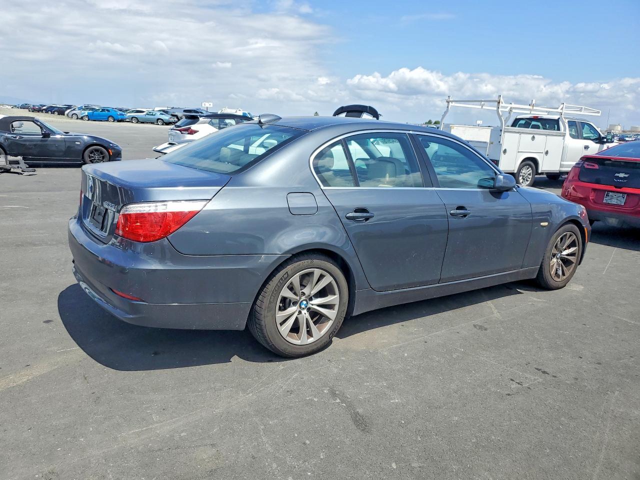 2010 BMW 535 I - Image 3