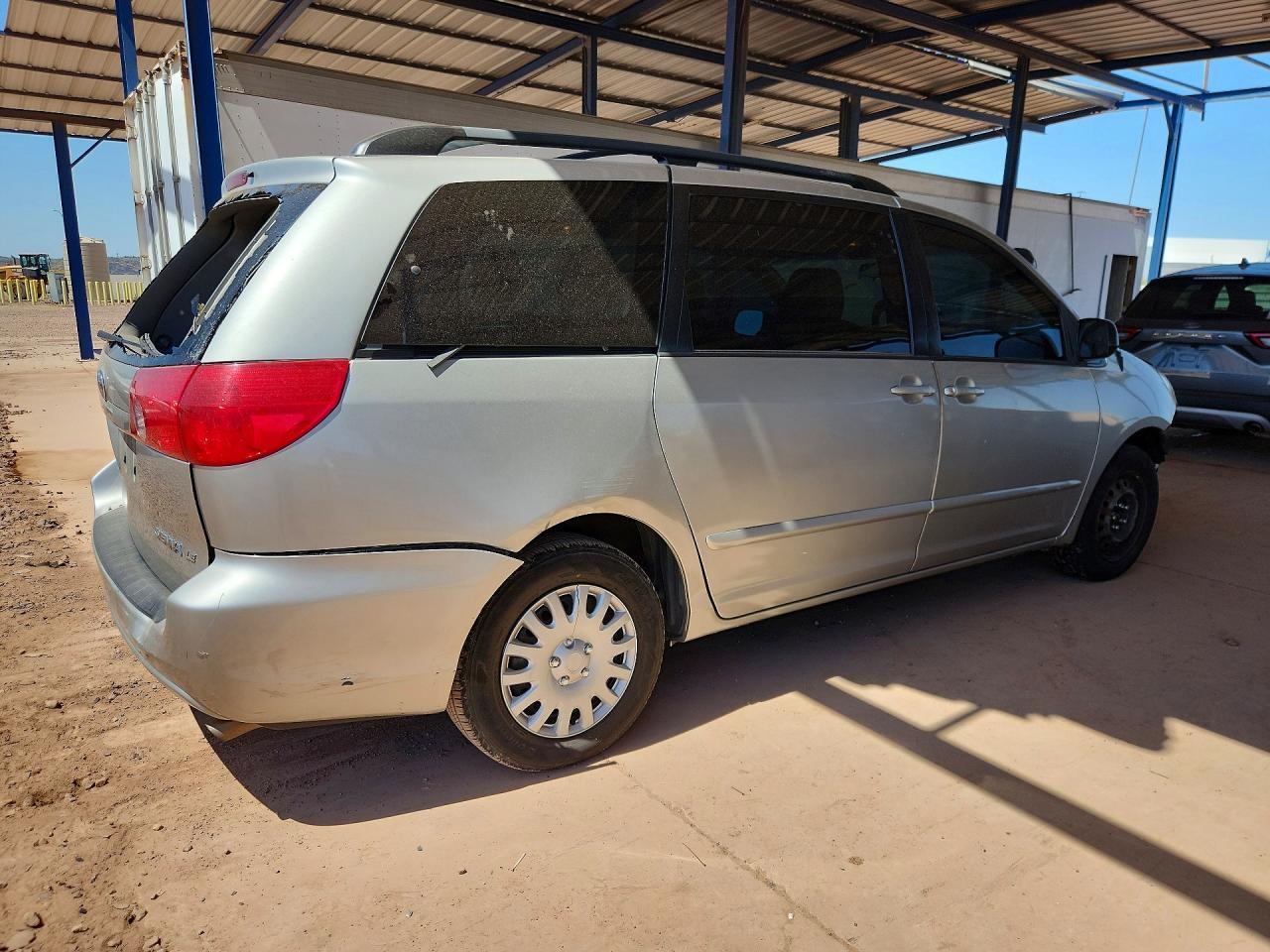 2009 Toyota Sienna Le 7-Passenger - Image 3