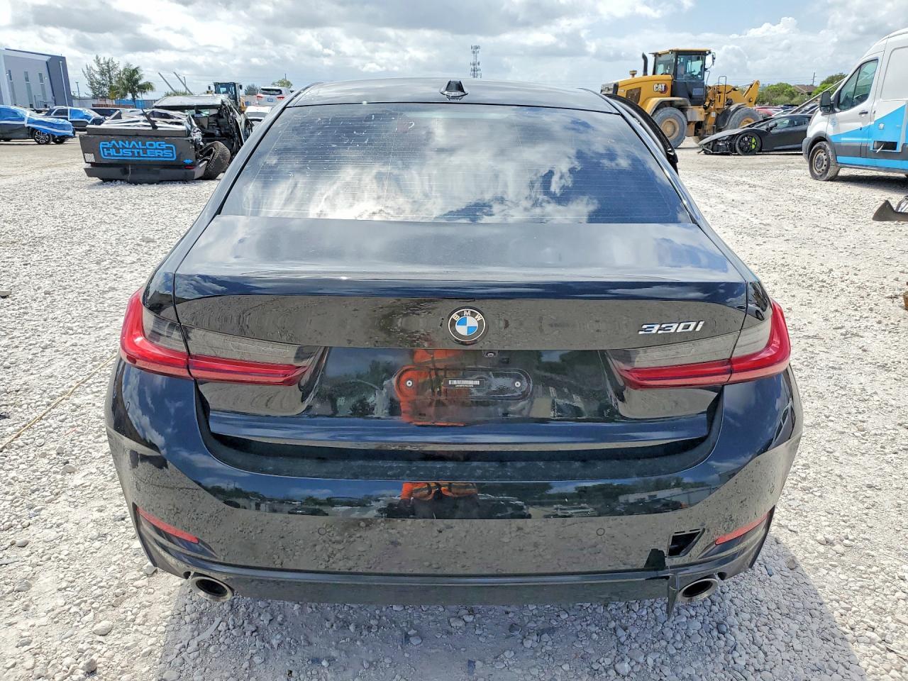 2023 BMW 330I - Фото 6