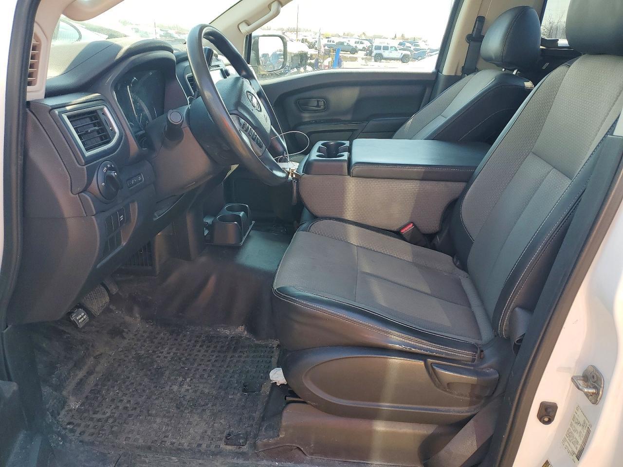 2019 Nissan Titan S - Фото 7