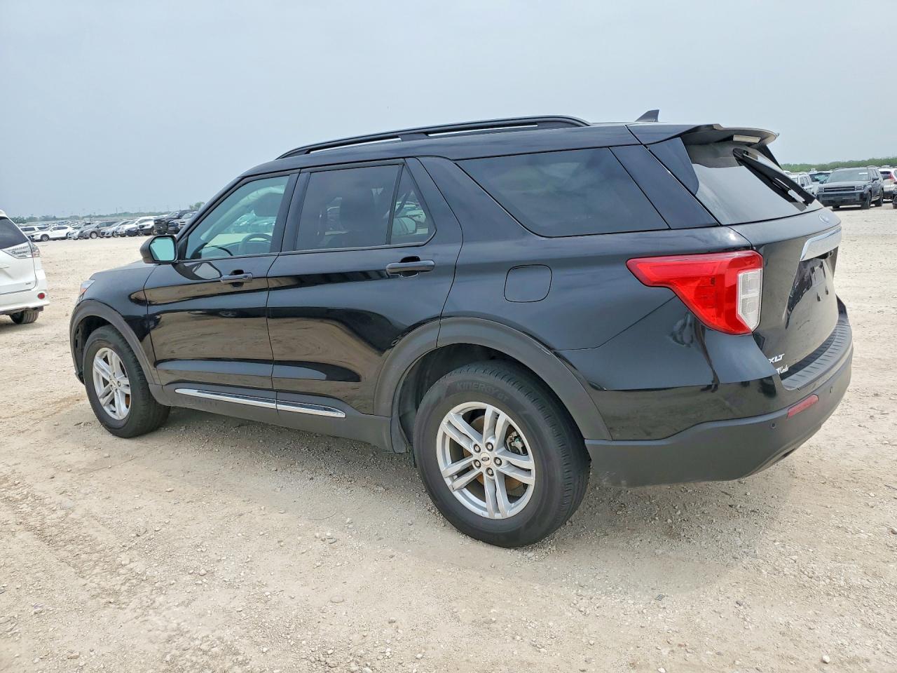 2024 Ford Explorer Xlt - Фото 2