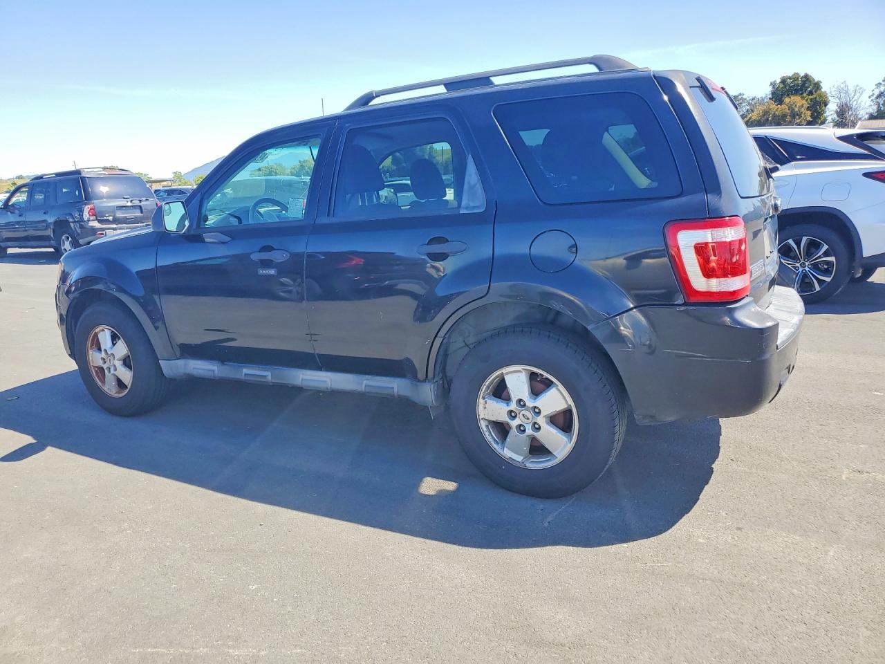 2011 Ford Escape Xlt - Фото 2