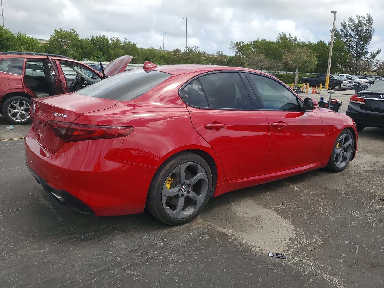 2019 Alfa Romeo Giulia - Фото 3