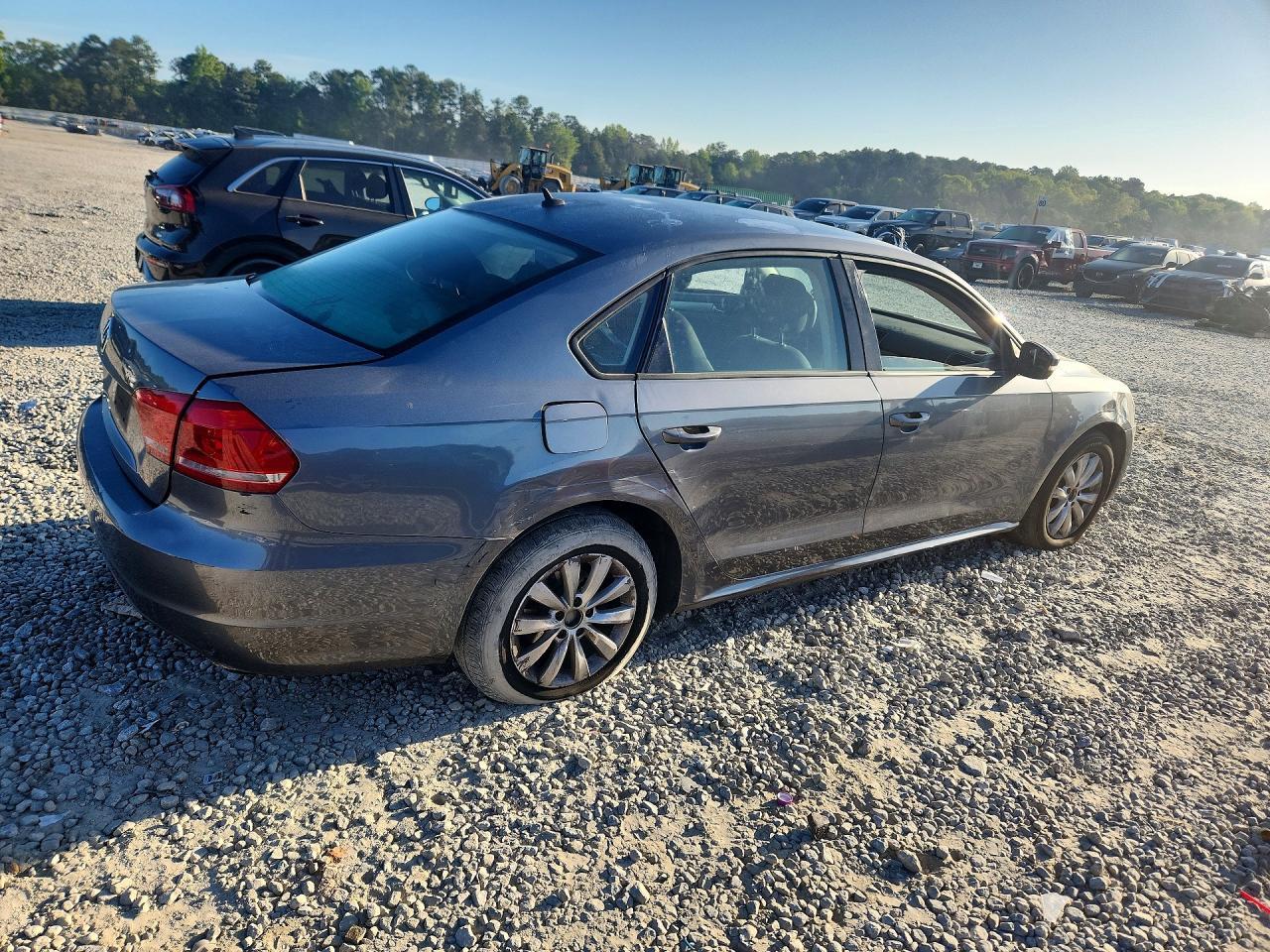 2013 Volkswagen Passat S - Фото 3