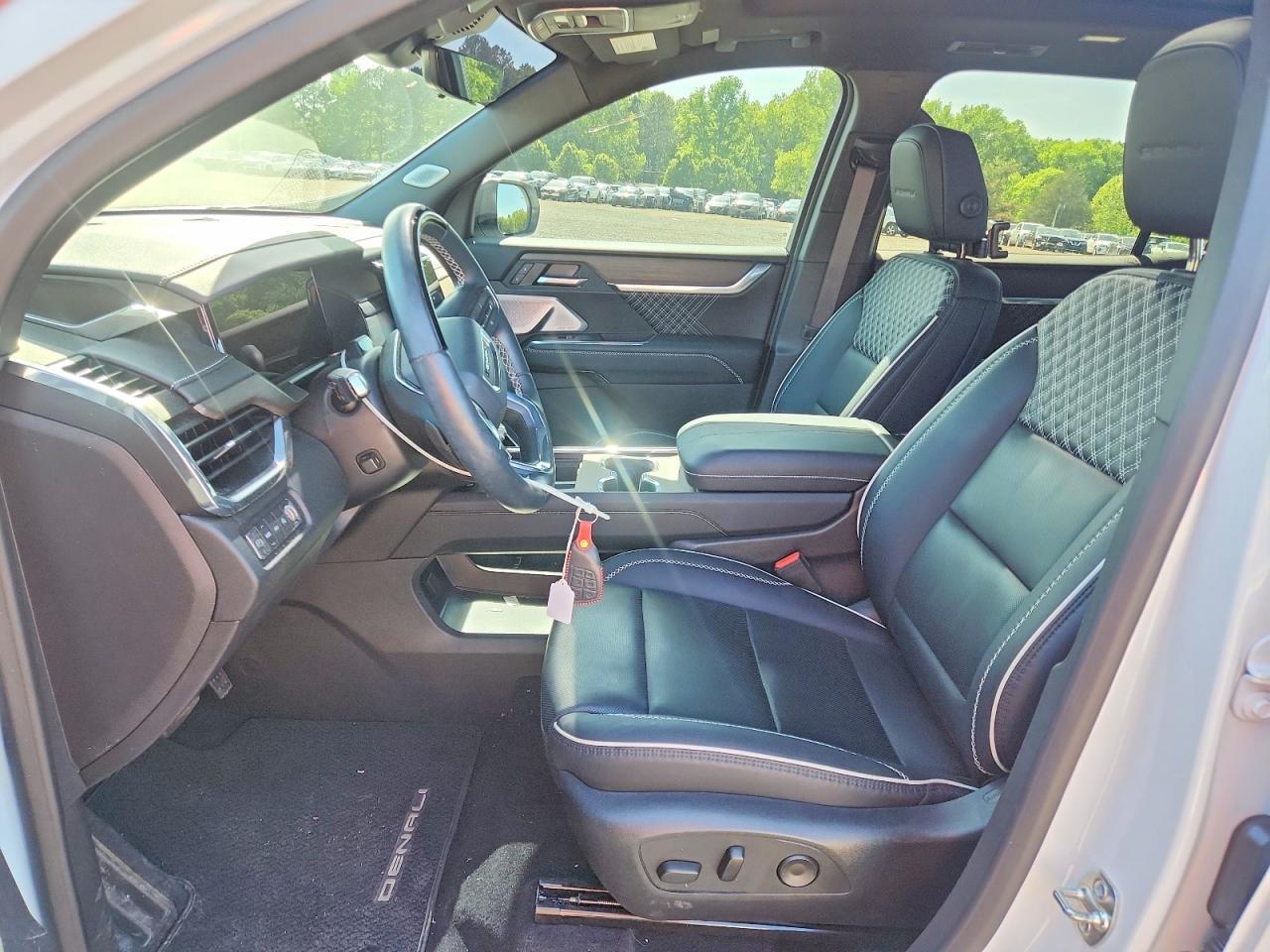 2025 GMC Acadia Denali - Image 7