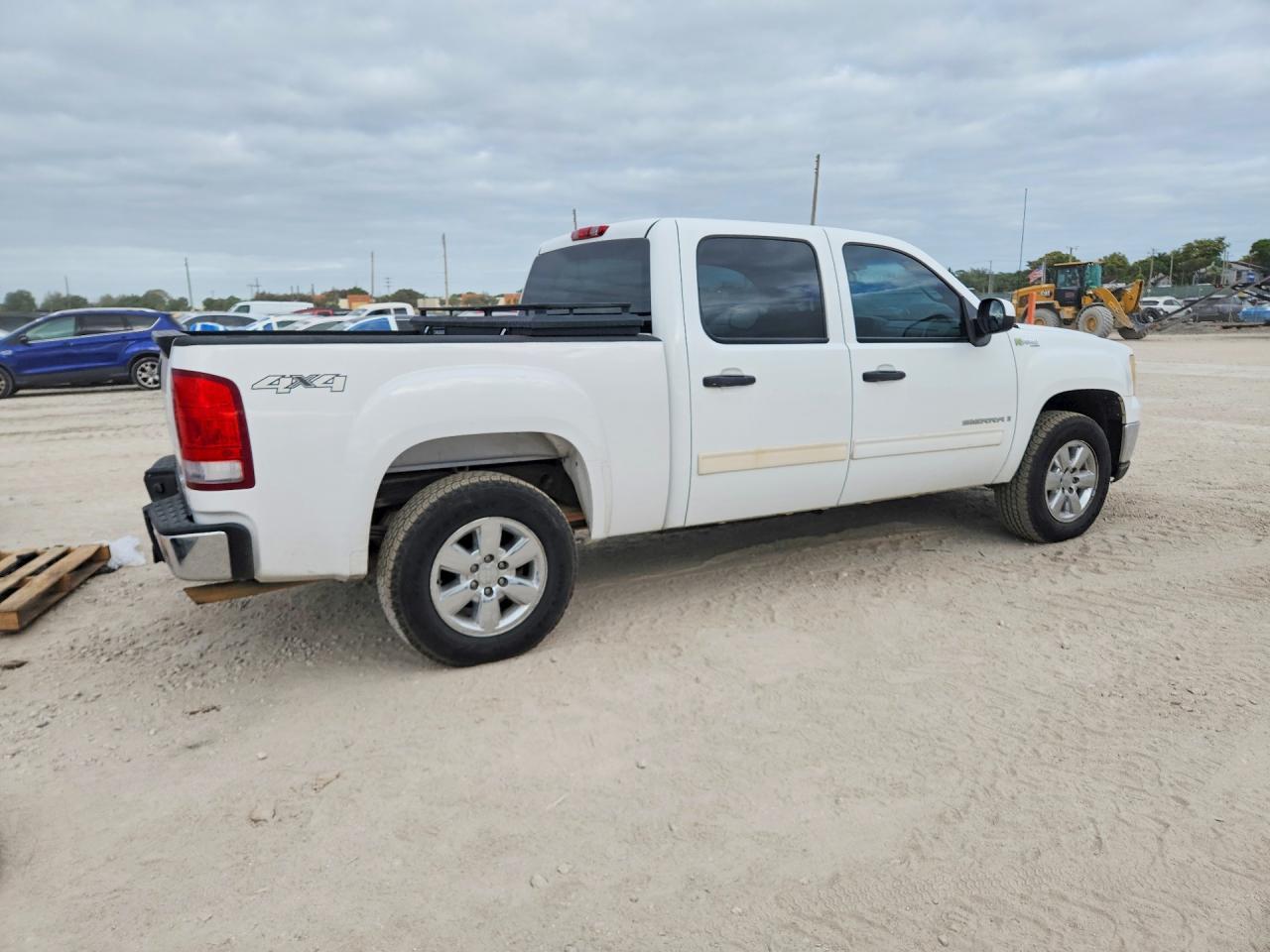 2009 GMC Sierra K1500 Hybrid - Image 3