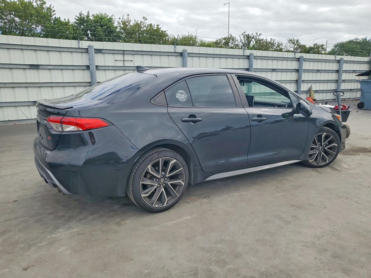2020 Toyota Corolla Se - Image 3