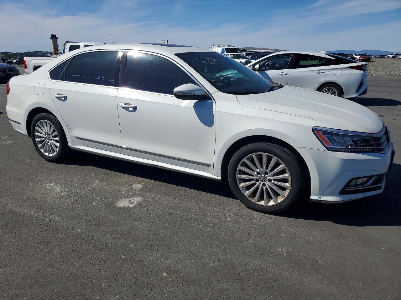 2016 Volkswagen Passat Se - Image 4