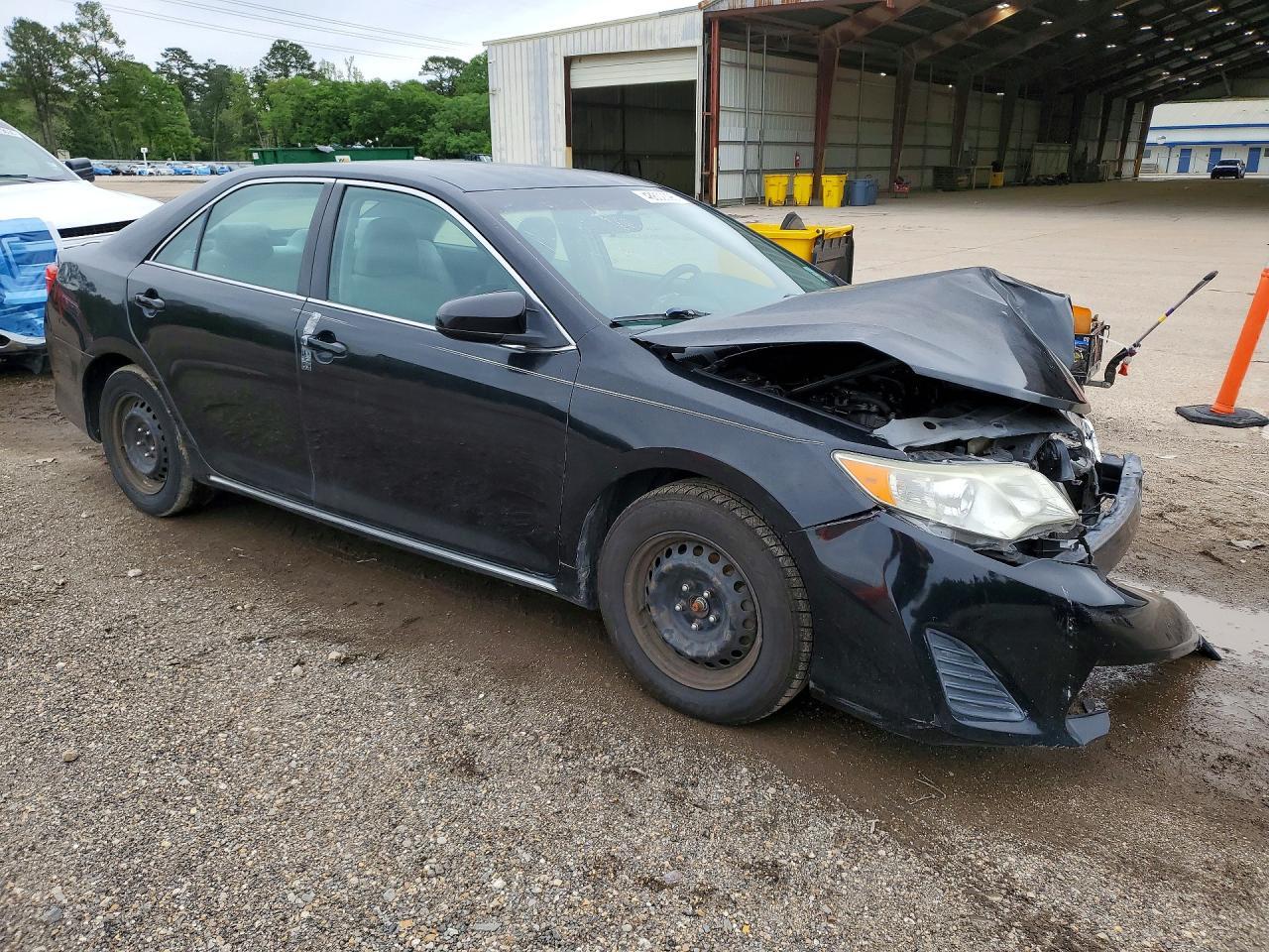2014 Toyota Camry Le - Image 4