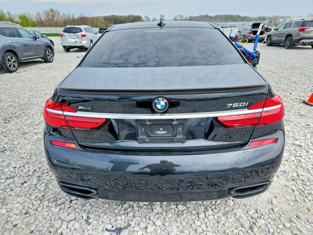 2016 BMW 750 Xi - Image 6