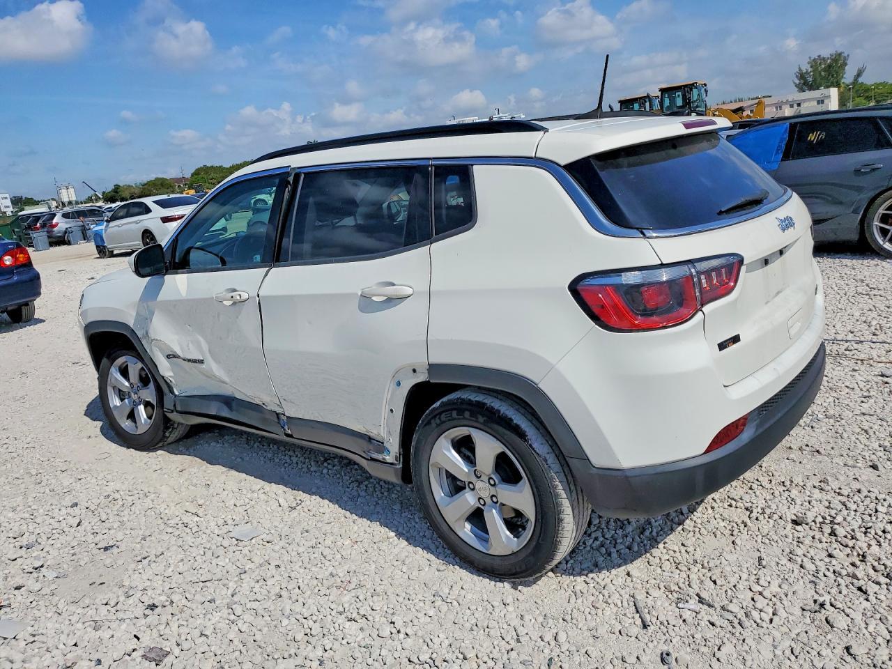 2020 Jeep Compass Latitude - Image 2