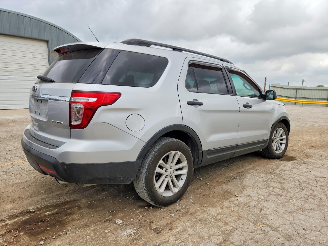 2015 Ford Explorer Xlt Fwd - Фото 3