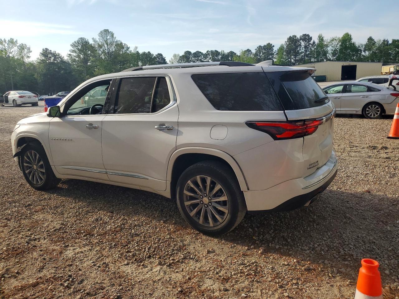 2023 Chevrolet Traverse Premier - Фото 2
