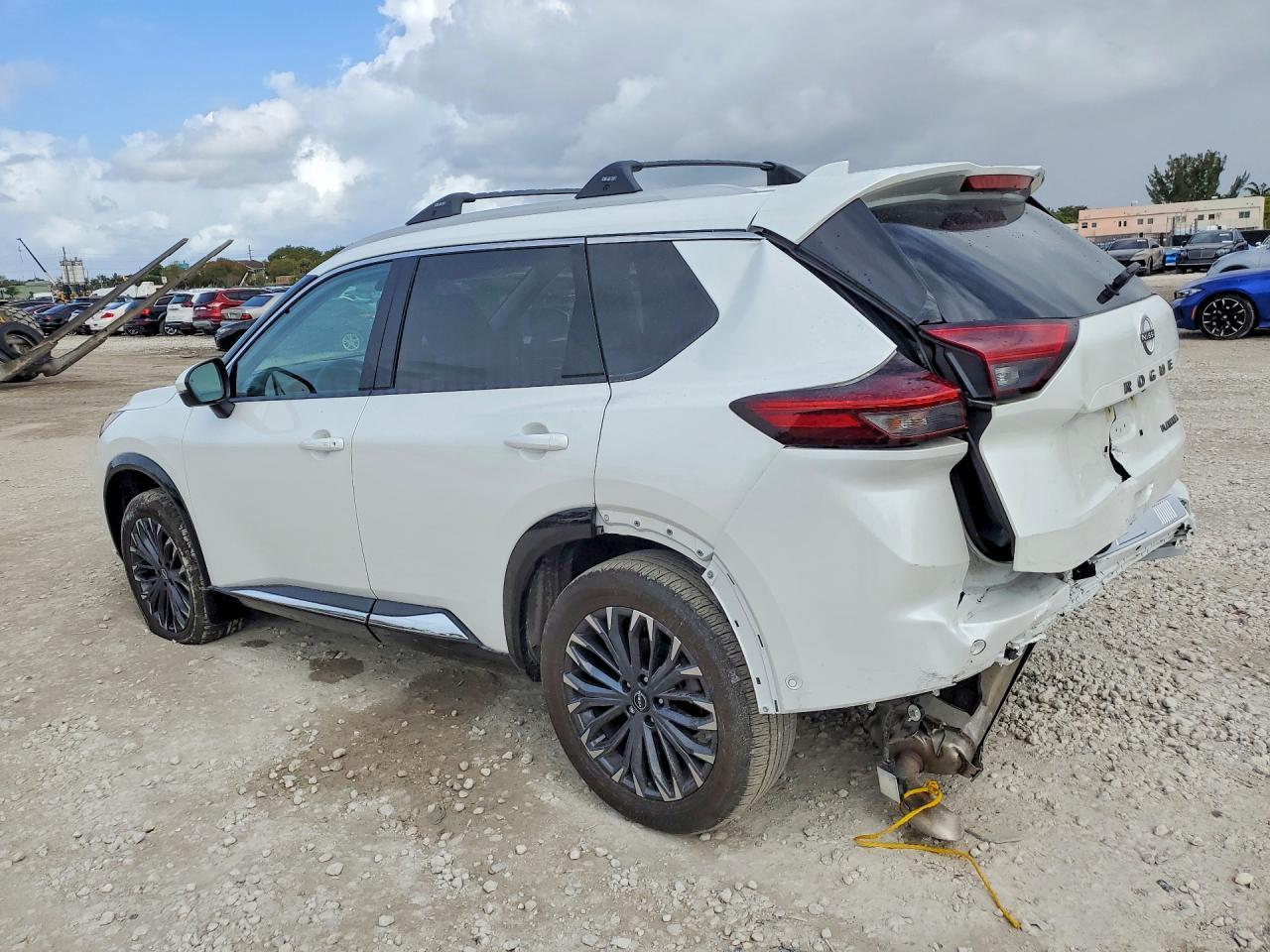 2025 Nissan Rogue Platinum - Image 2
