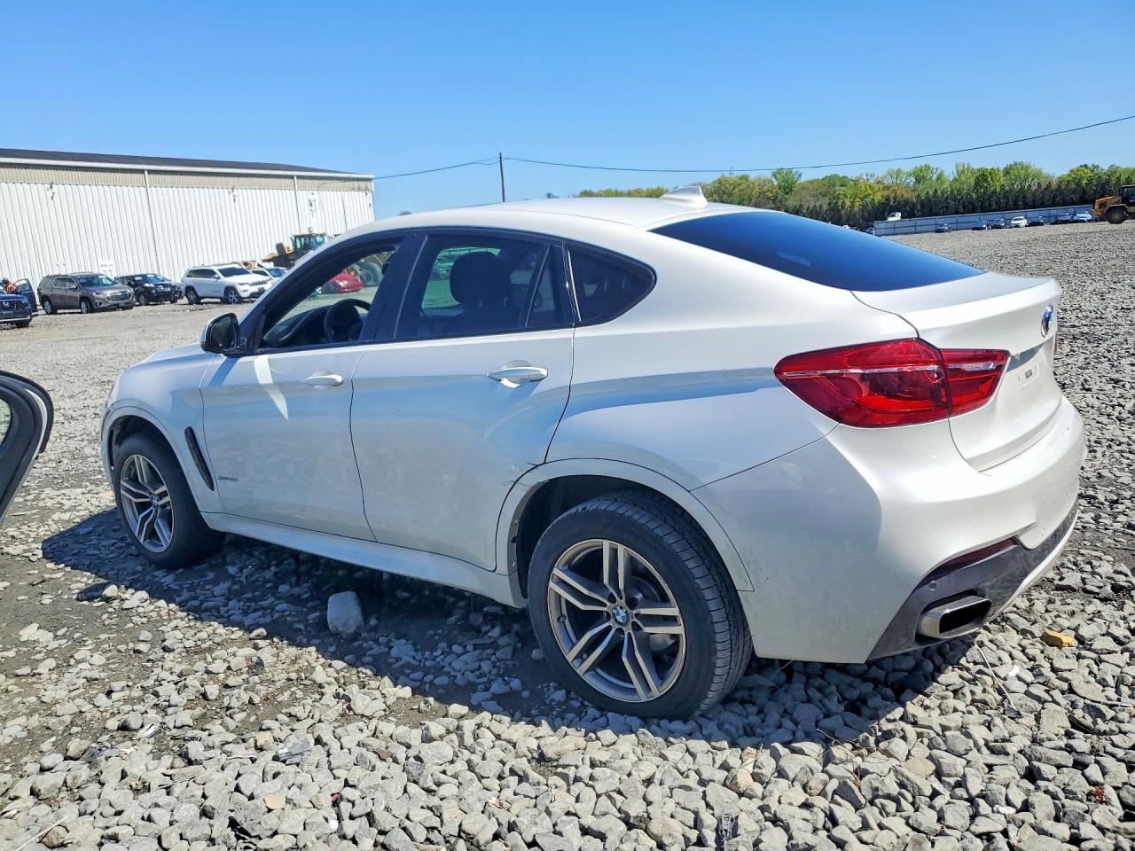 2015 BMW X6 xDrive35I - Фото 2