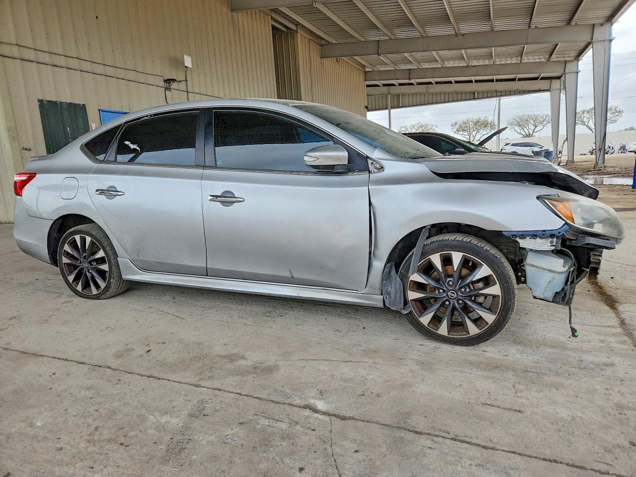 2017 Nissan Sentra Sr - Фото 4