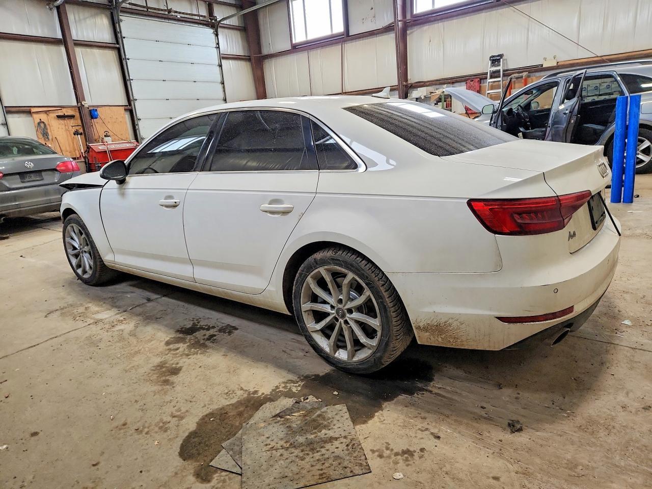 2017 Audi A4 2.0T Quattro 4Dr - Фото 2