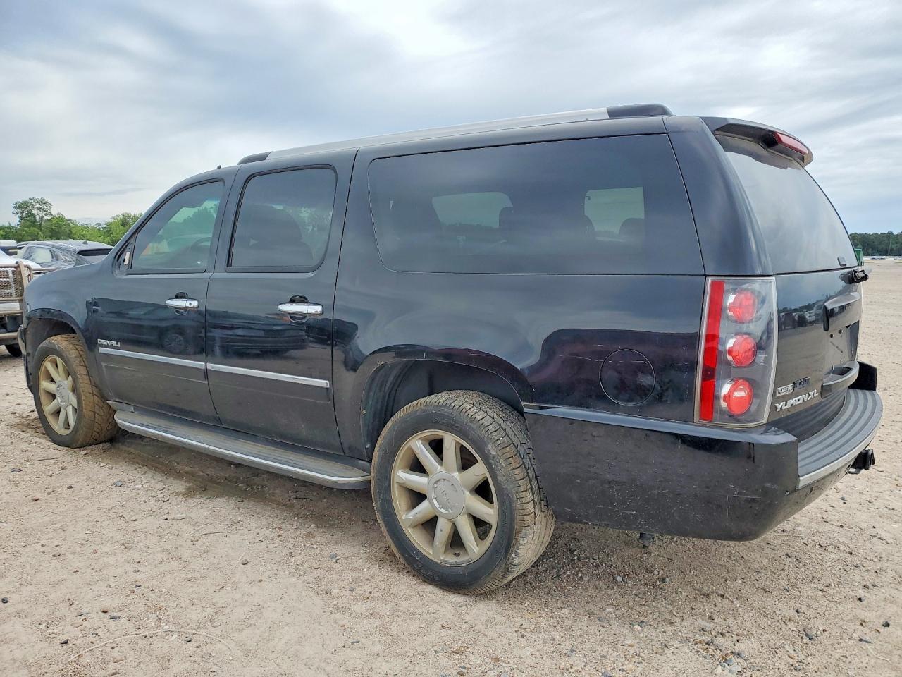 2011 GMC Yukon Xl Denali - Фото 2