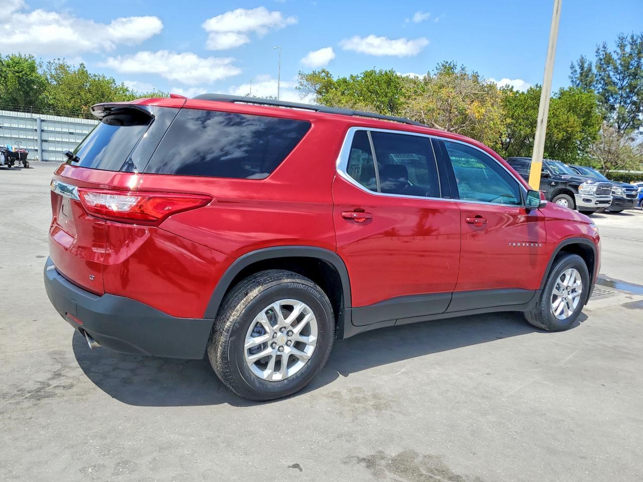 2021 Chevrolet Traverse Lt - Image 3