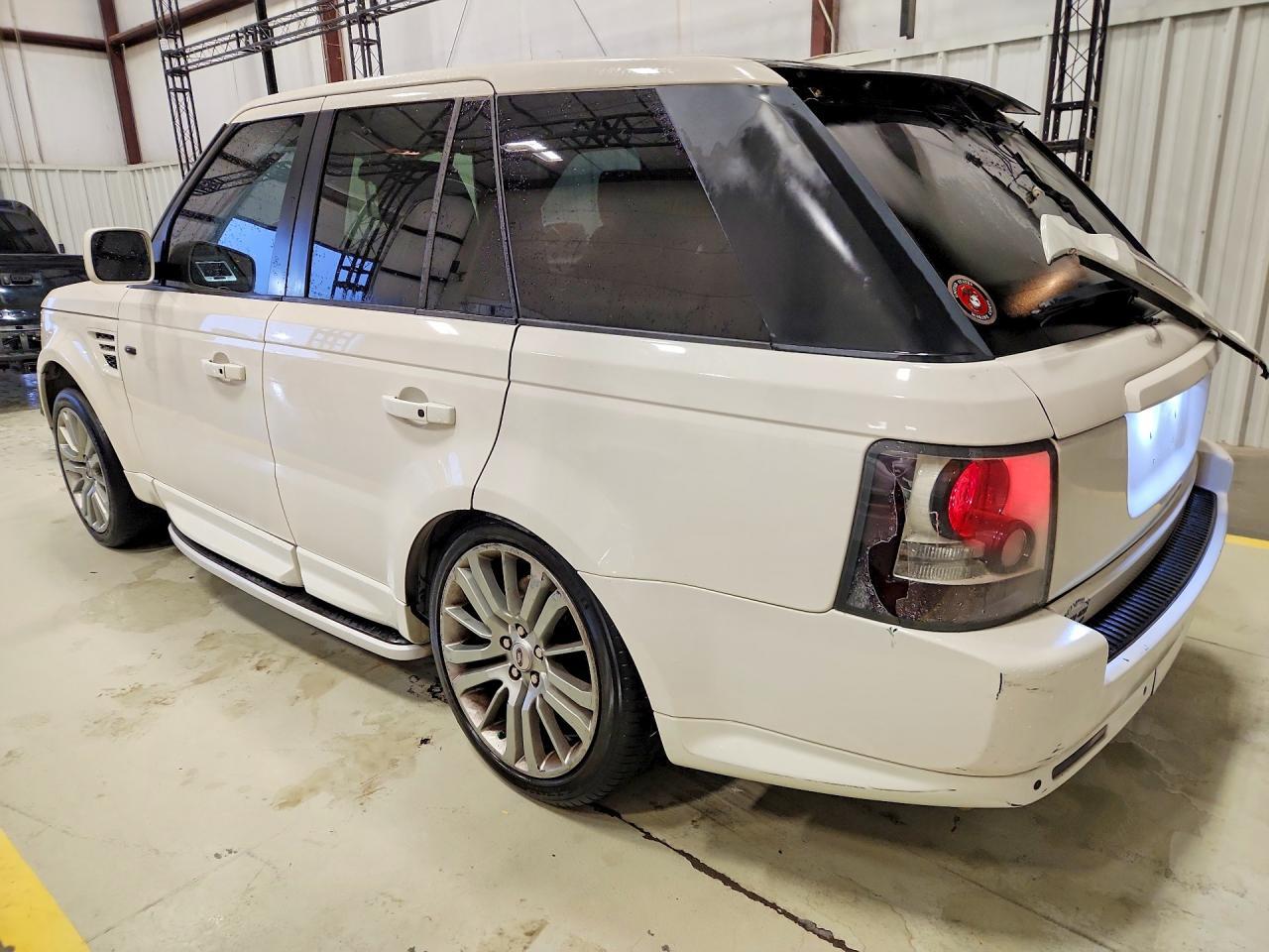 2010 Land Rover Range Rover Sport Lux - Image 2