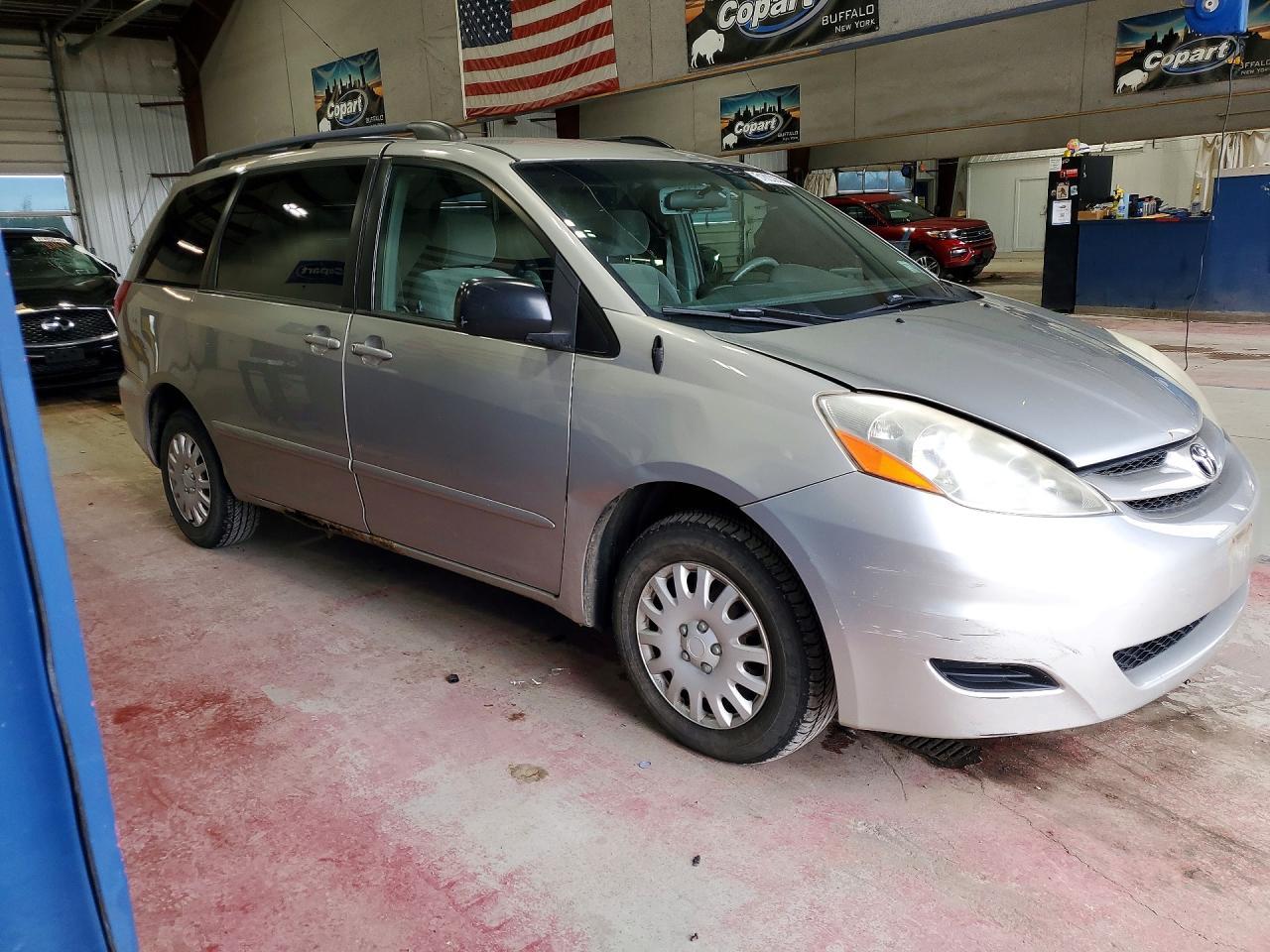 2008 Toyota Sienna Le 8-Passenger - Фото 4