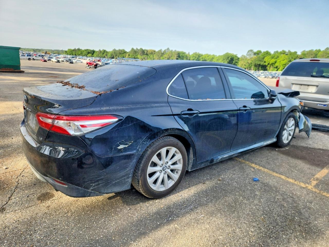 2018 Toyota Camry Le - Image 3