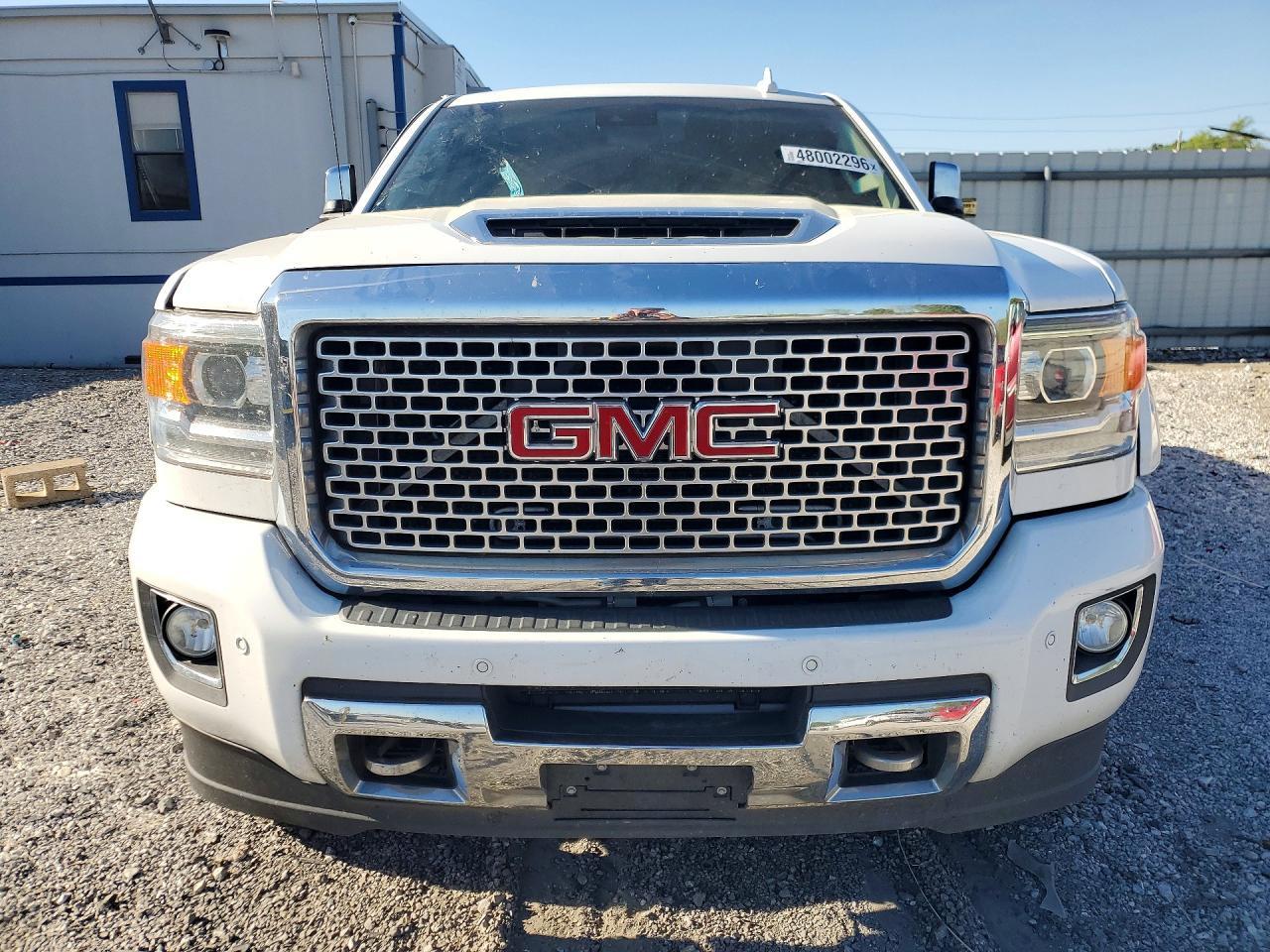 2017 GMC Sierra K2500 Denali - Image 5