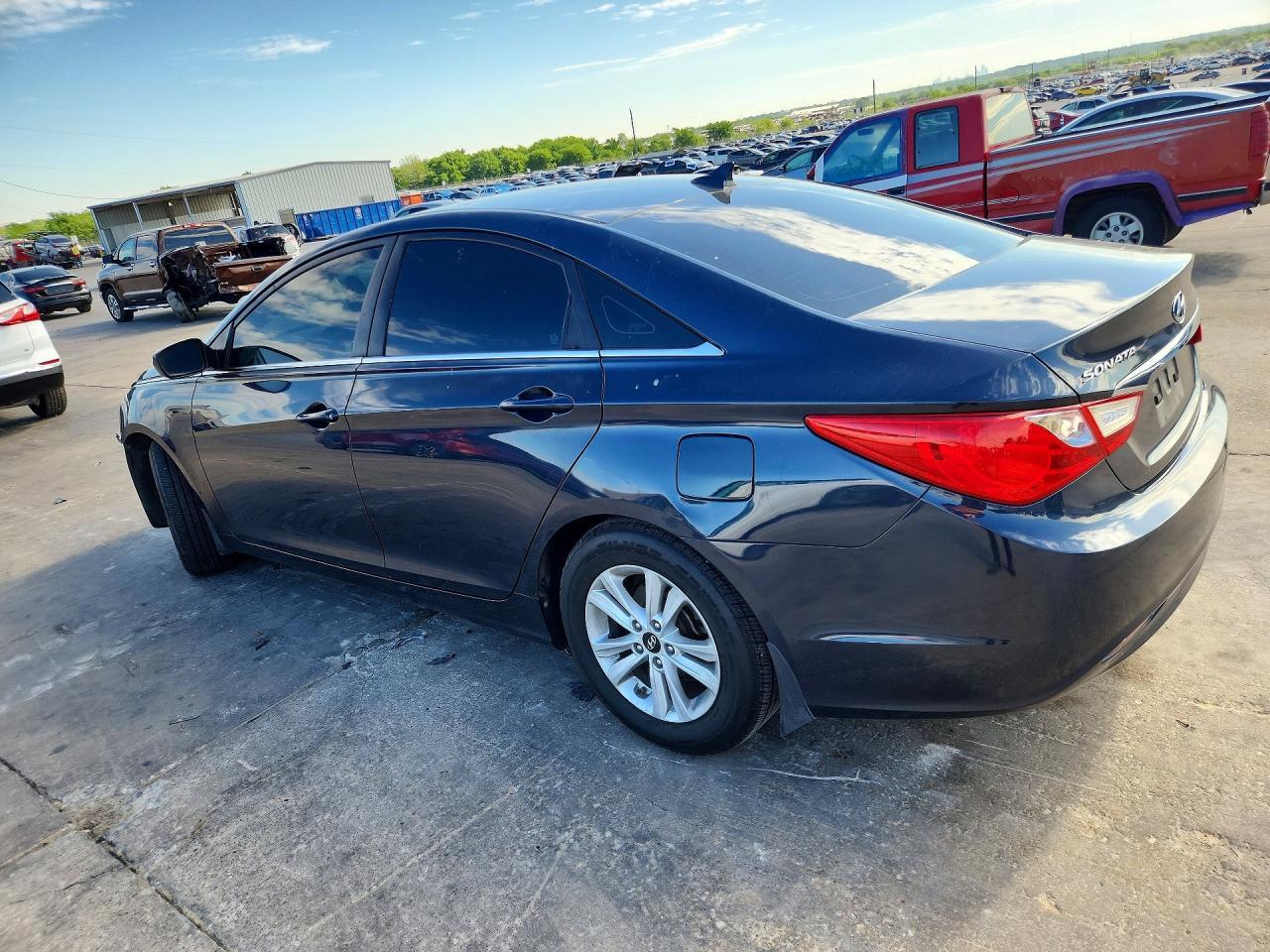 2011 Hyundai Sonata Gls - Image 2