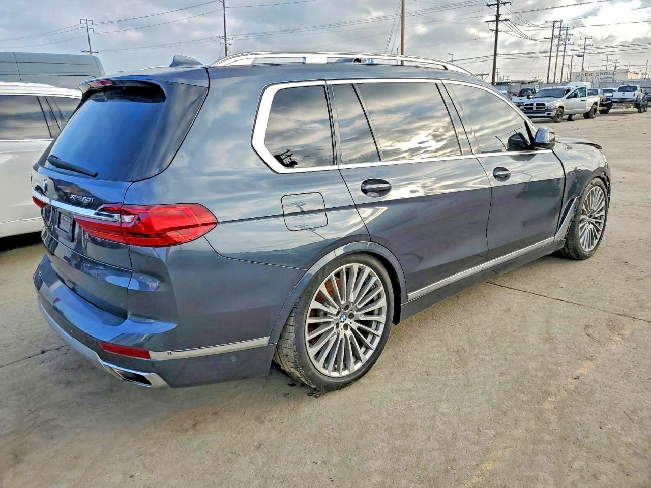 2019 BMW X7 xDrive50I - Фото 3
