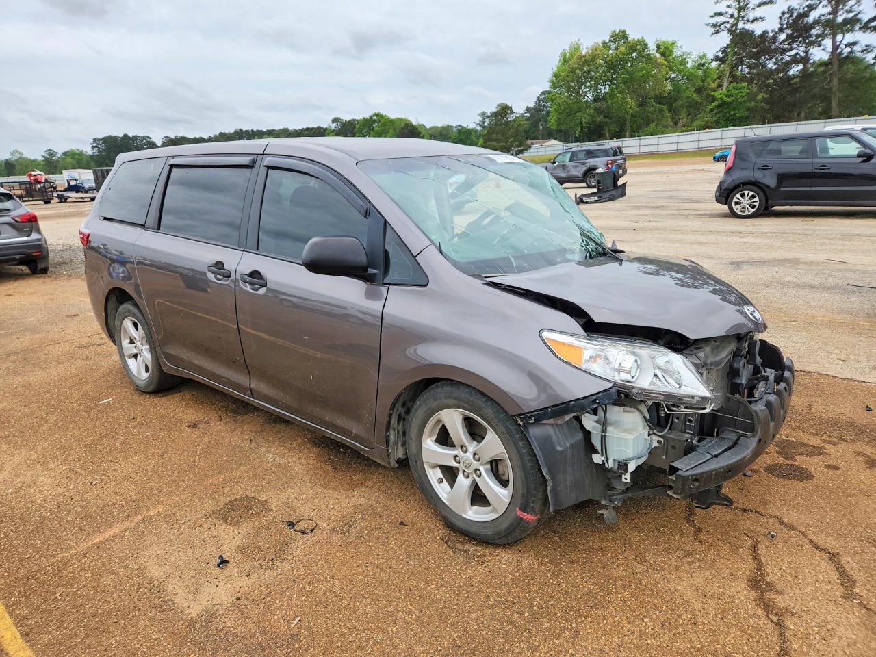 2017 Toyota Sienna L 7-Passenger - Фото 4