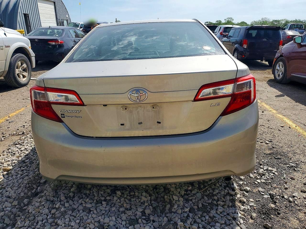 2014 Toyota Camry Le - Image 6