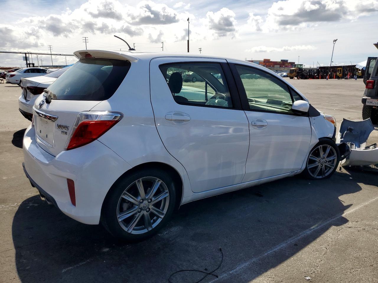 2013 Toyota Yaris 5-Door Se - Фото 3