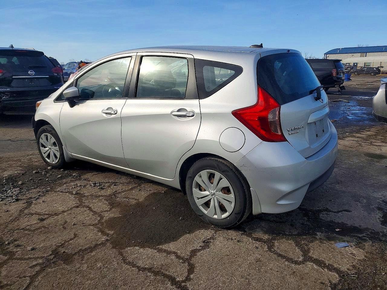 2017 Nissan Versa Note Sv - Image 2