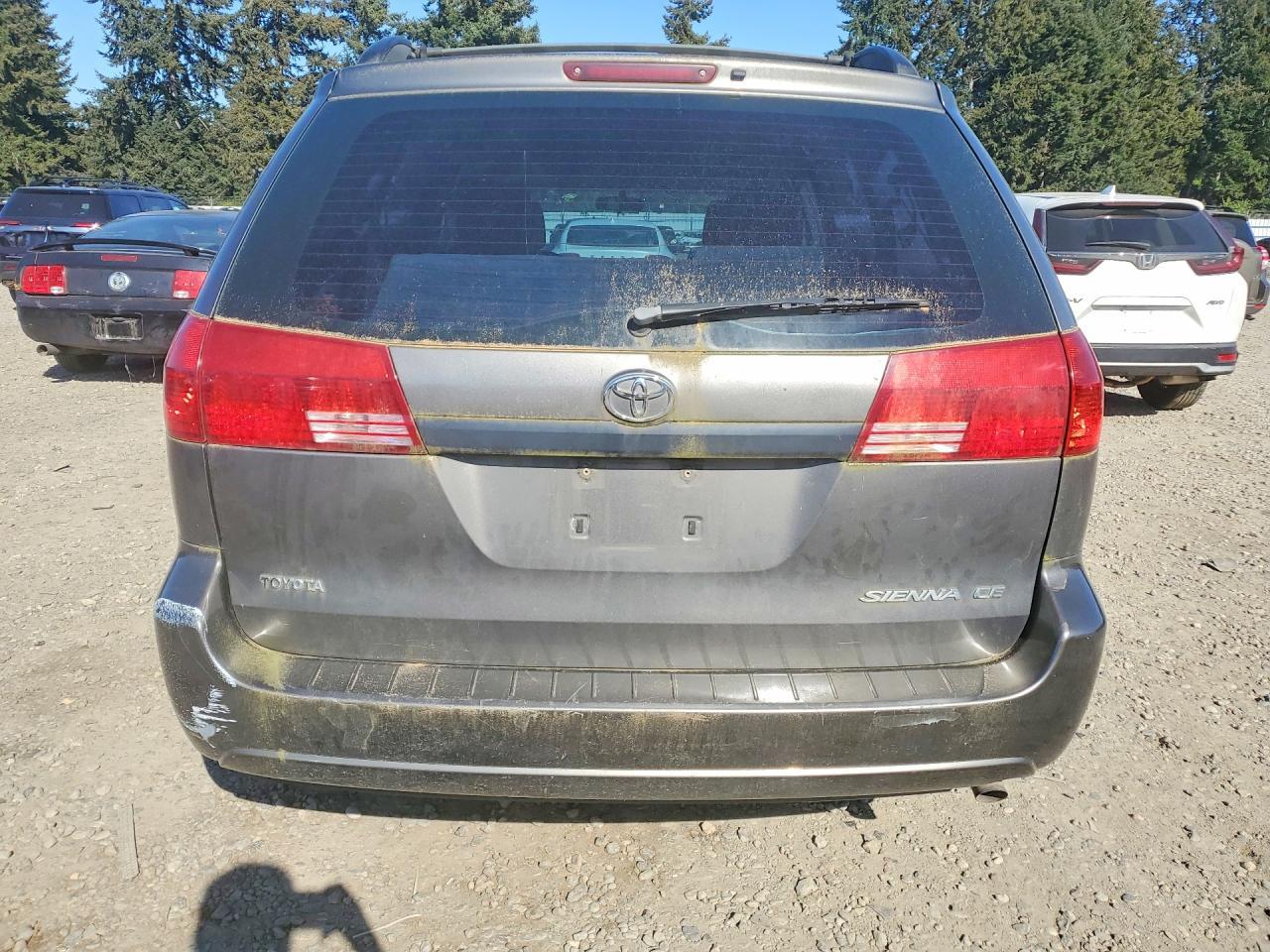 2005 Toyota Sienna Ce 7-Passenger - Image 6