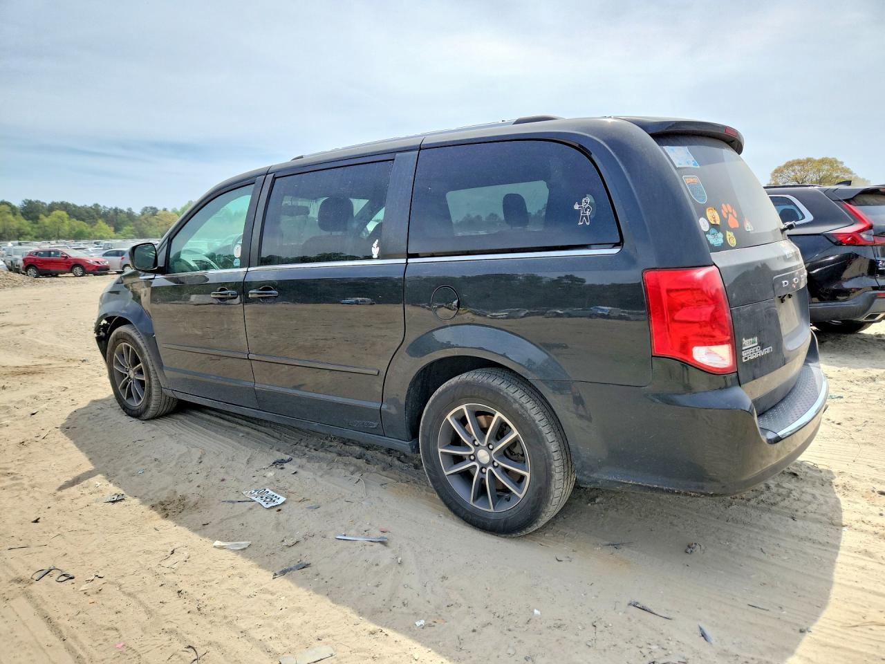 2017 Dodge Grand Caravan Sxt - Фото 2