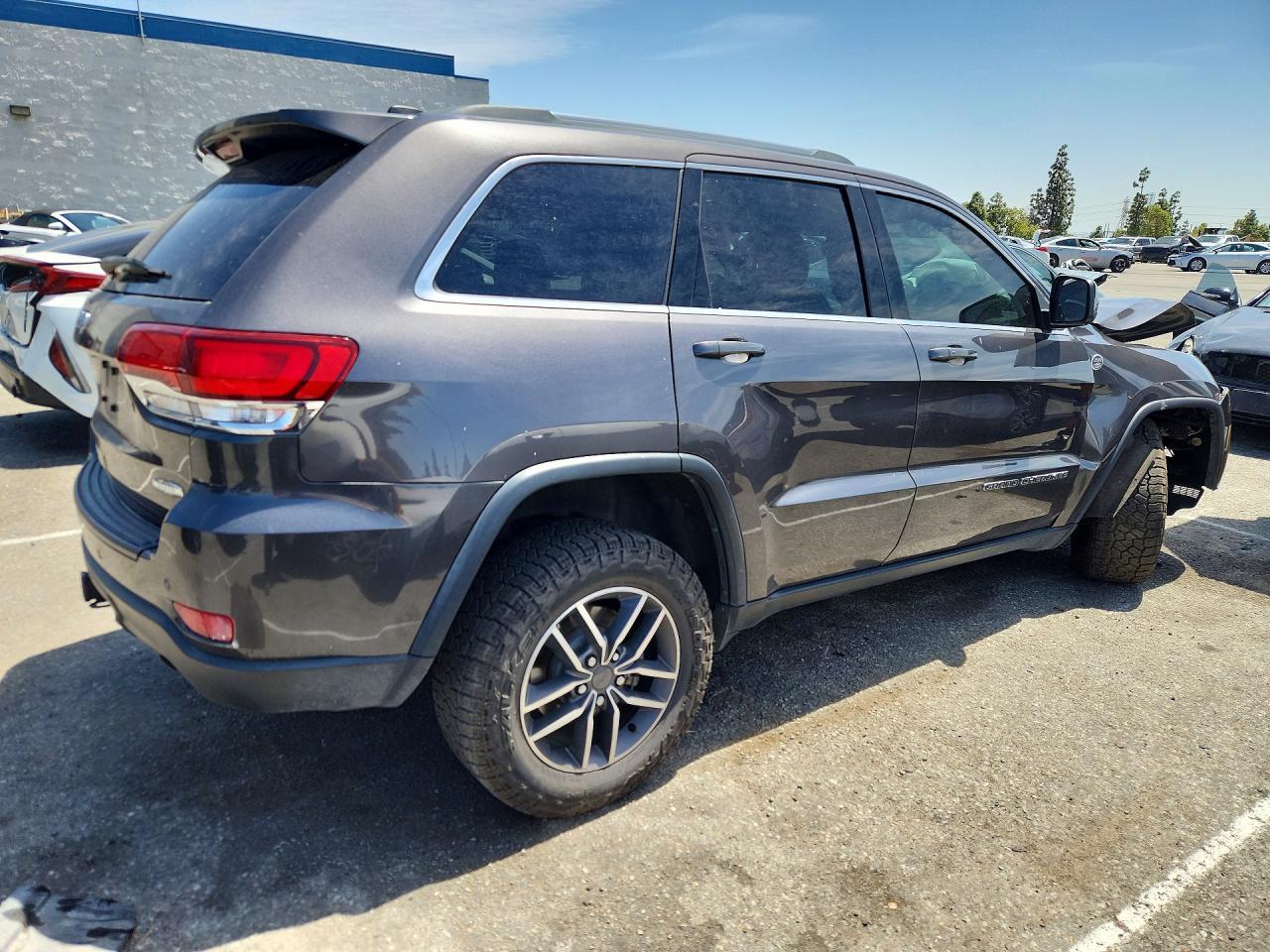 2020 Jeep Grand Cherokee Laredo - Фото 3