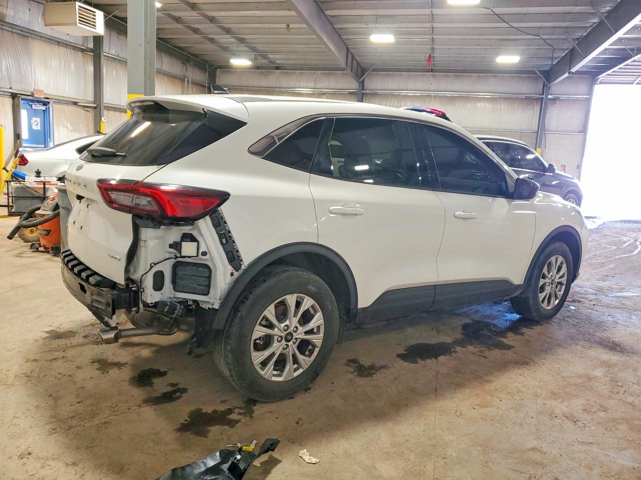 2023 Ford Escape Active - Image 3