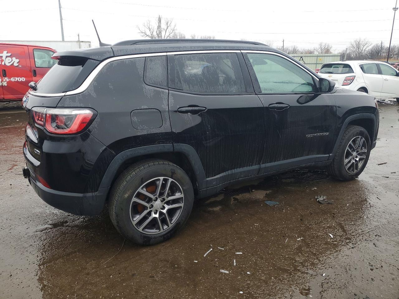2017 Jeep Compass Latitude - Image 3