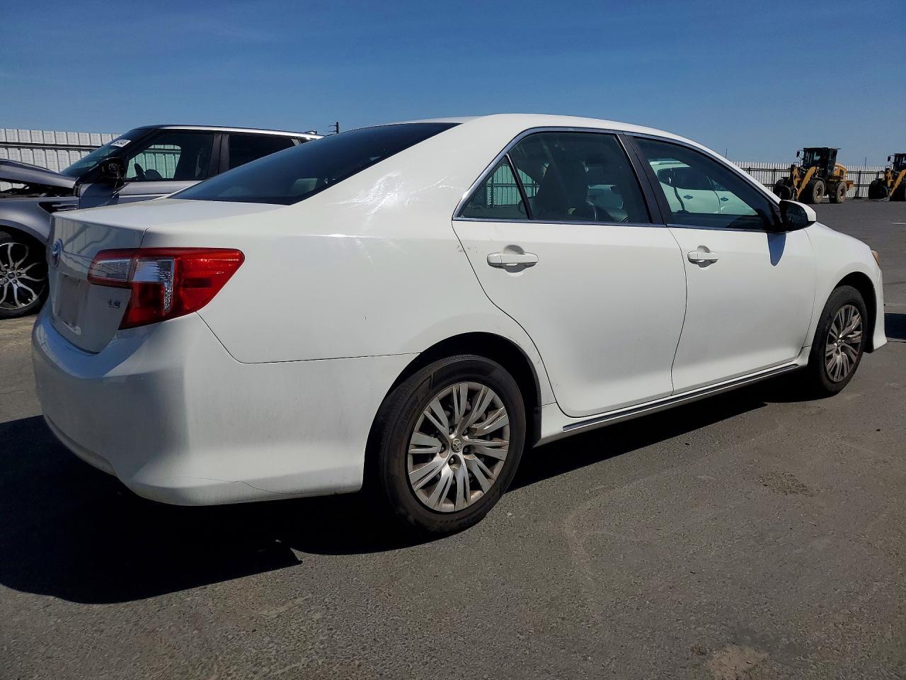 2012 Toyota Camry Le - Фото 3
