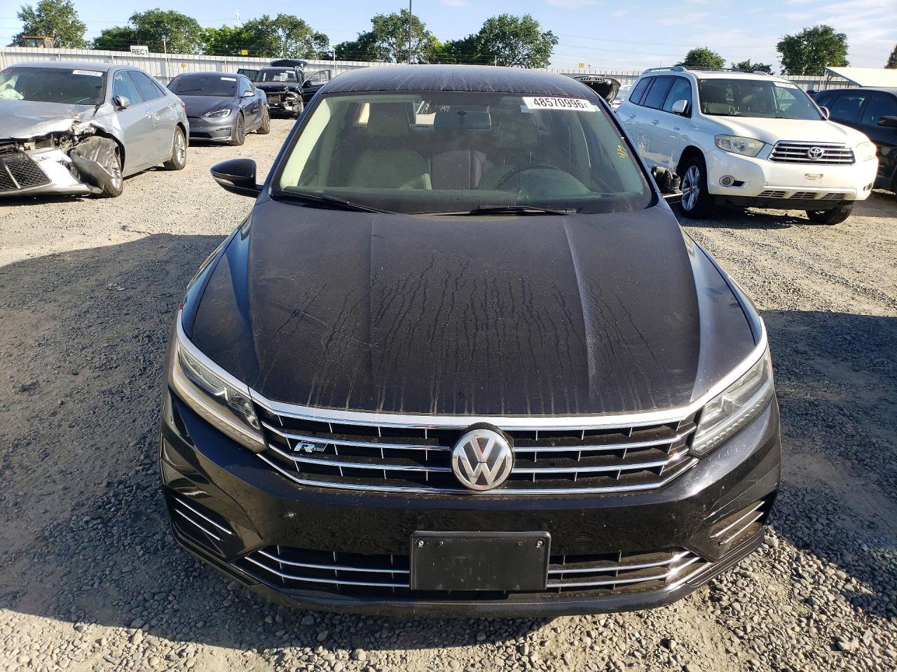 2017 Volkswagen Passat R-Line - Image 5