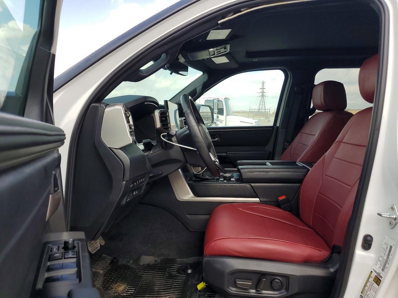 2025 Toyota Tundra Limited V8 - Фото 7