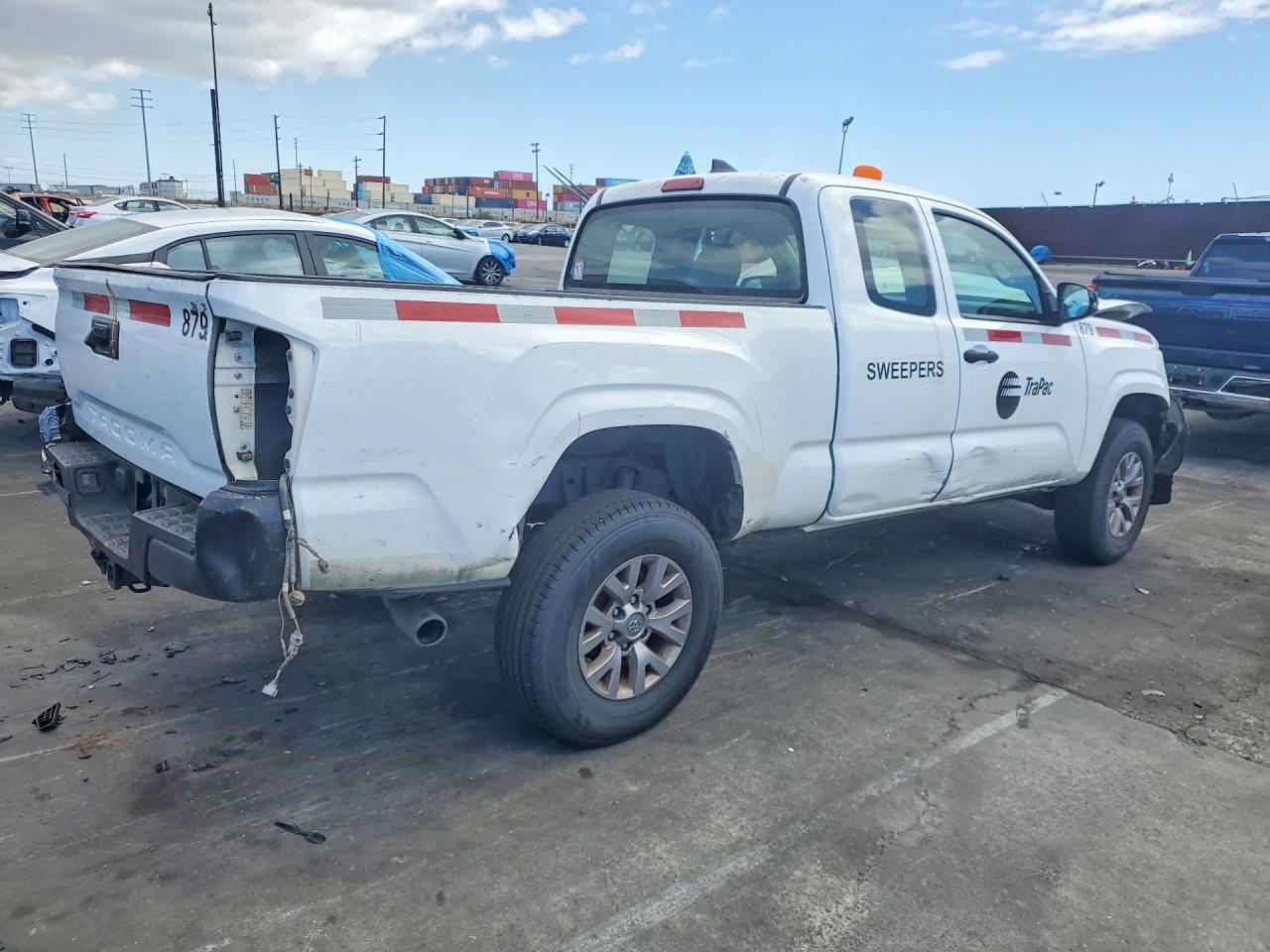 2017 Toyota Tacoma - Фото 3