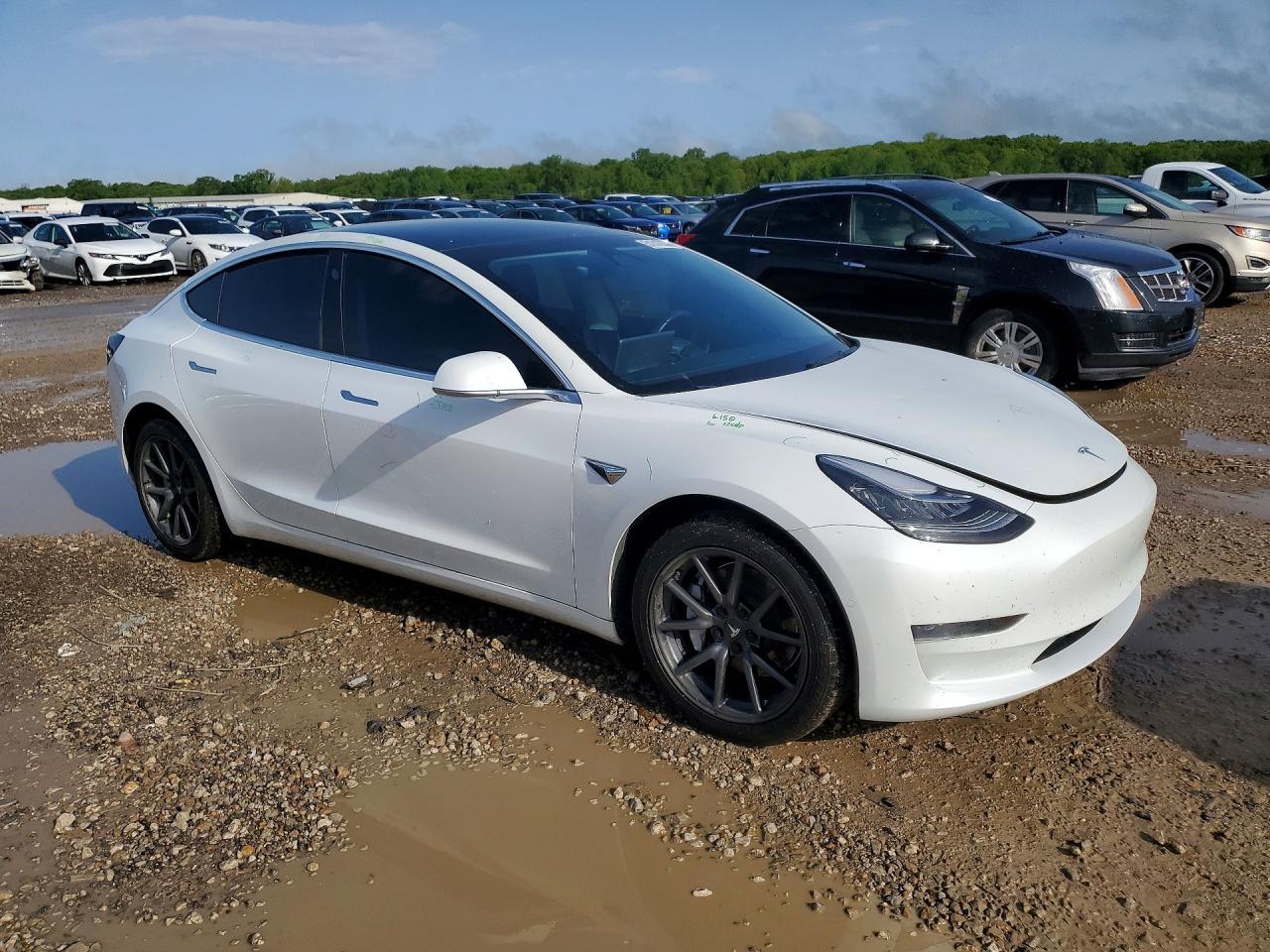 2019 Tesla Model 3 - Фото 4